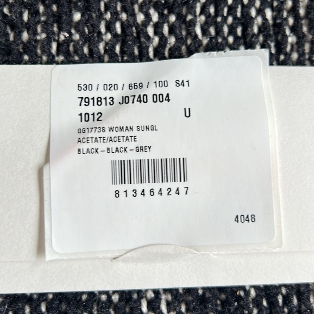 Gucci Rectangular Frame Sunglasses - image 6